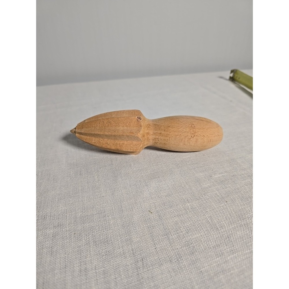 OXO Good Grips Wooden Citrus Reamer Hand Juicer Natural Beechwood Kitchen Tool